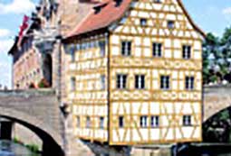 „Das alte Rathaus in Bamberg auf der Brücke über die Regnitz