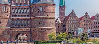 Blick auf das Holsten Tor Lübeck